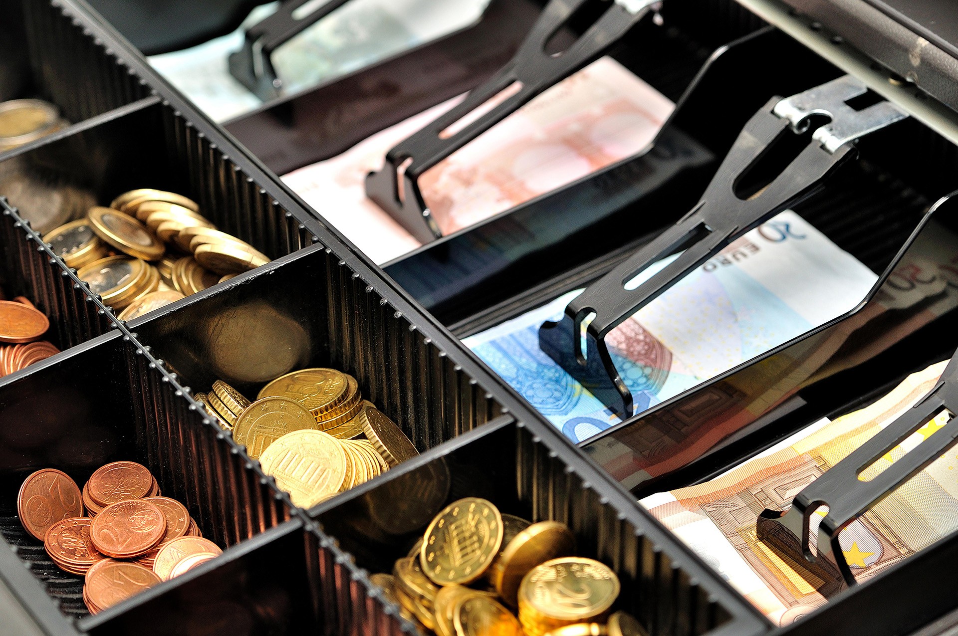 Diefstal: kassa met geld