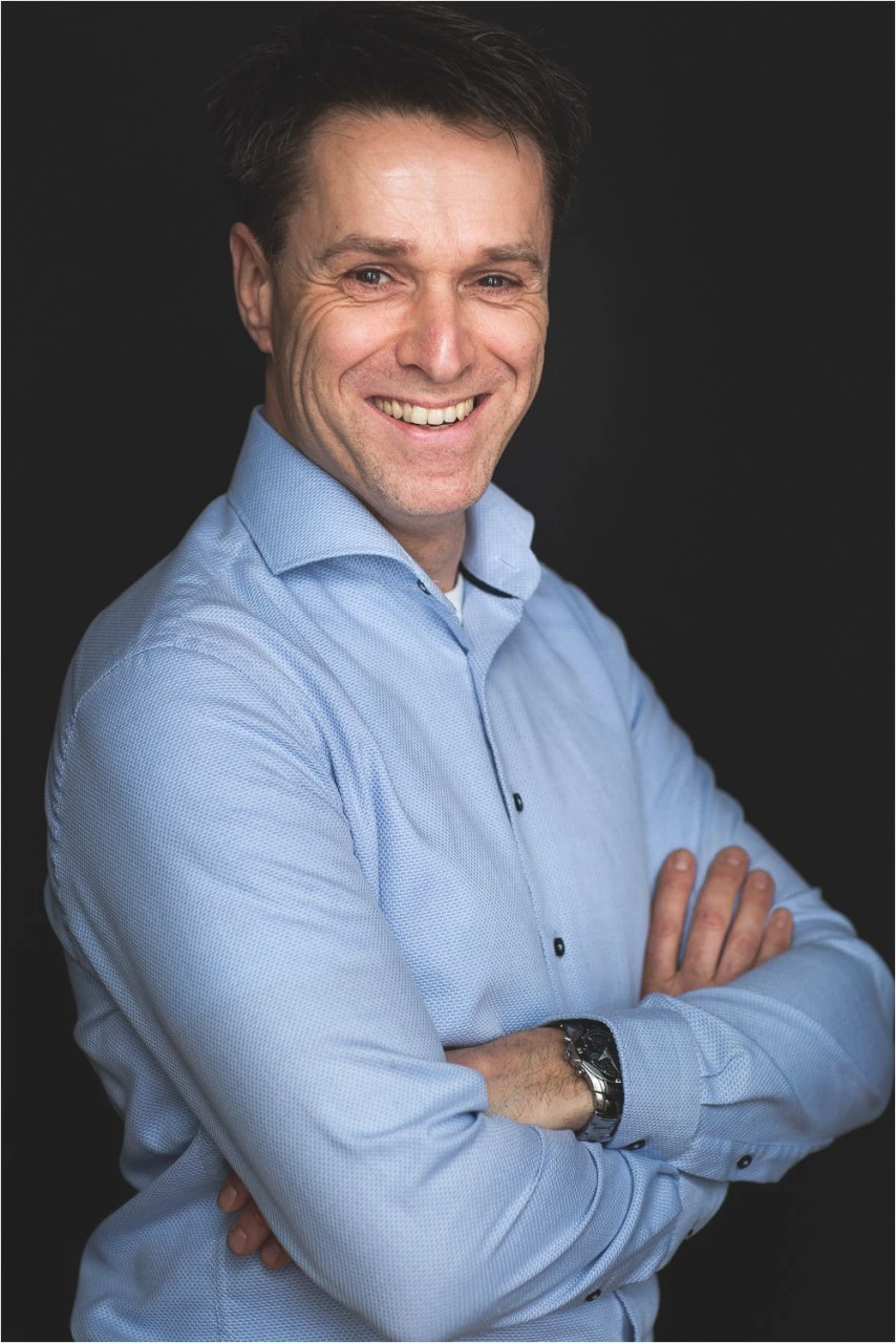 Portretfoto Thomas Mes